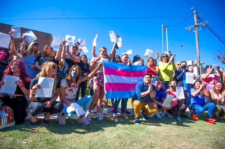 Más de 30 integrantes del colectivo travesti-trans contarán con empleo formal