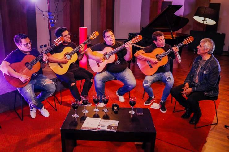 Peteco Carabajal emitió su programa virtual desde Casa de la Música