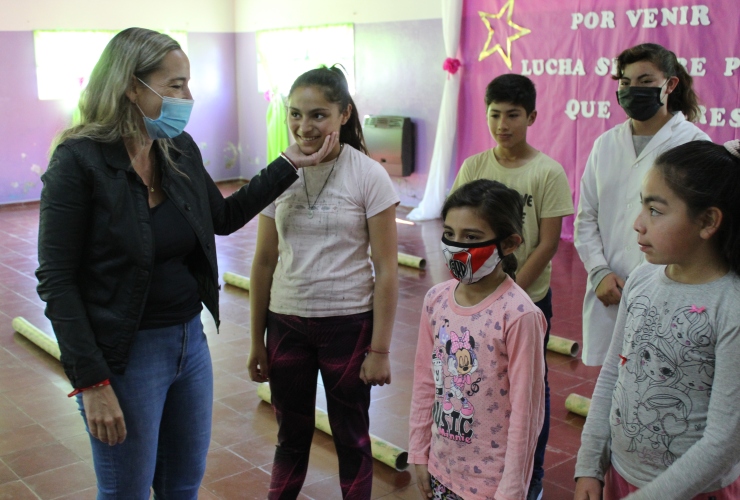 Eugenia Cantaloube visitó escuelas en Balde de la Isla y Valle de Pancanta
