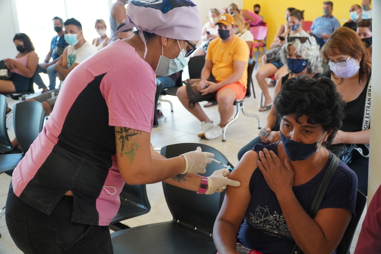 Nueva jornada de vacunación en el Hospital “Madre Catalina”: se aplican dosis de refuerzo