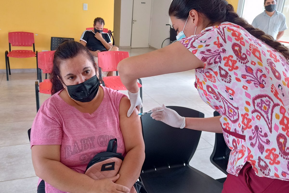 Hospital “Madre Catalina Rodríguez”: continúan aplicando dosis de refuerzo para combatir el Coronavirus