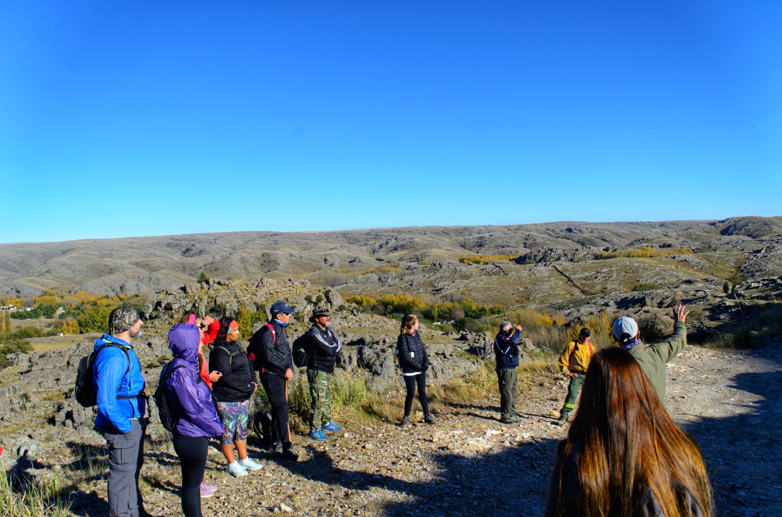 Muchos turistas optaron por el trekking al Cerro Tomolasta