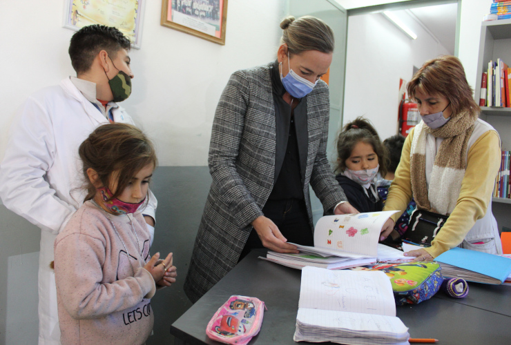 La ministra de Educación recorrió escuelas de Juana Koslay y Los Puquios