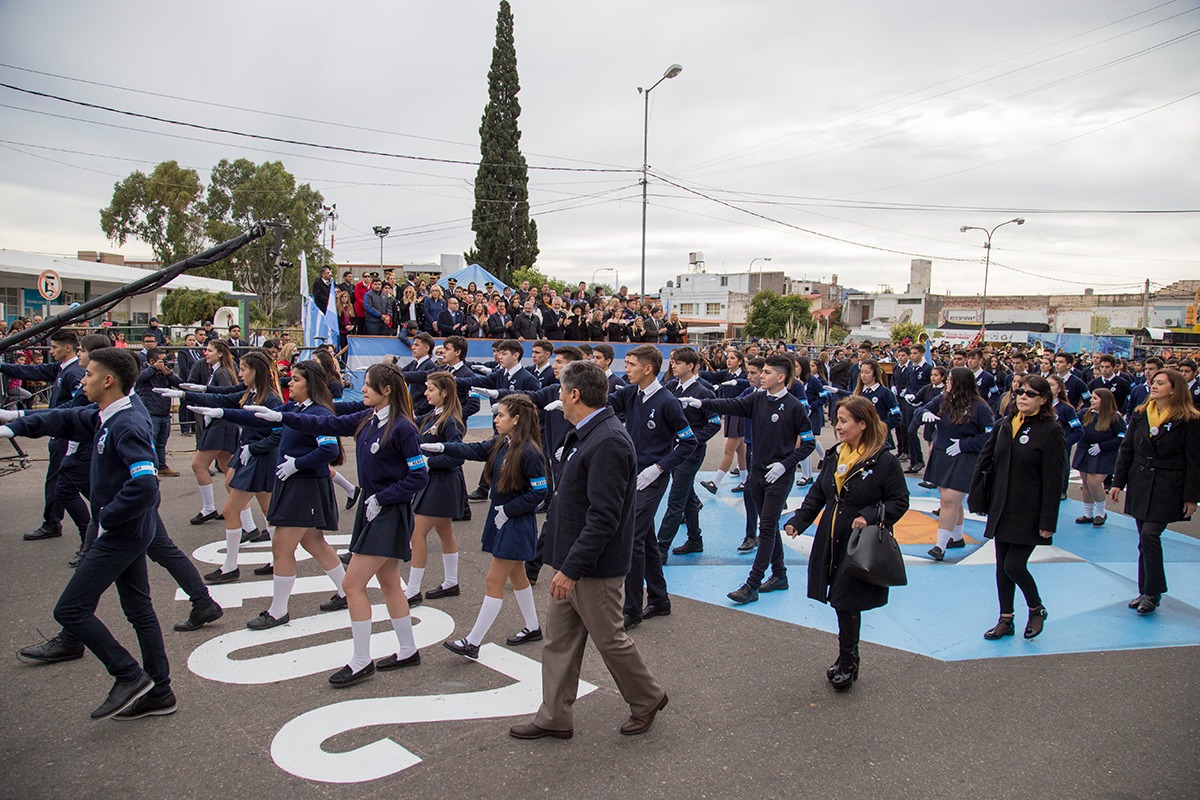 El tradicional desfile pintará de Celeste y Blanco las calles de San Luis -  Agencia de Noticias San Luis