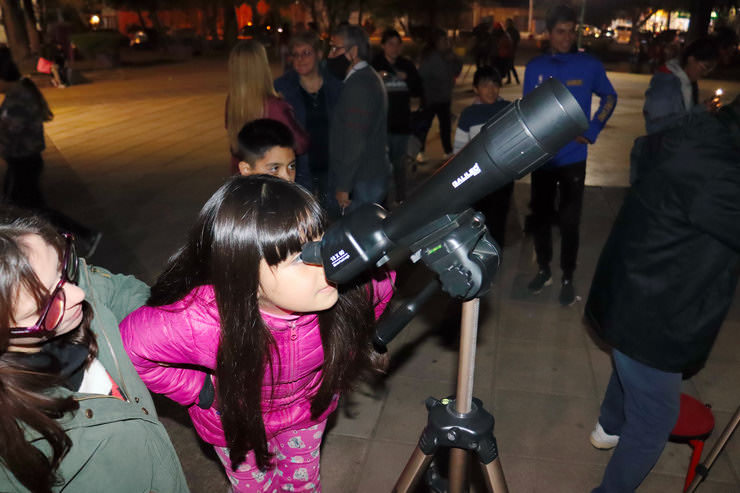 El Parque Astronómico deslumbró a un centenar de personas en Quines
