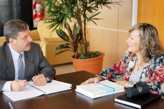 El ministro Walter Padula en reunion con la directora técnica de INTI San Luis.