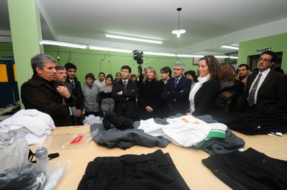 Claudio Poggi visitó tambien a los trabajadores de la Textil Concarán, conformada por ex trabajadores de Circus.