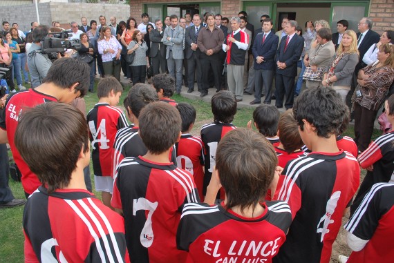 La Asociación Civil y Deportiva El Lince recibió el segundo aporte del Programa Pueblos Puntanos, para la mejora del establecimiento.