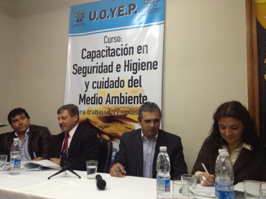 El ministro Walter Padula, participó del lanzamiento del curso, junto al diputado nacional Walter Aguilar, y la jefa del Programa Relaciones Laborales, María José Scivetti.