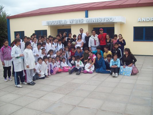Alumnos de la escuela 215 "Ministro Andres M. Garro" 