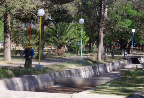 Comenzaron las tareas de embellecimiento y limpieza del Parque de las Naciones