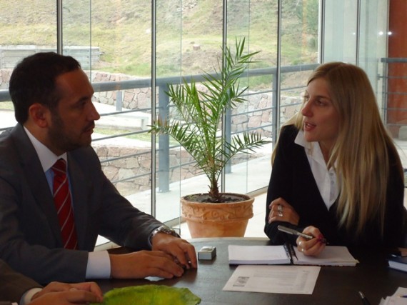 El ministro de Educación, Marcelo Sosa, junto con la ministra de Medio Ambiente, Daiana Hissa.