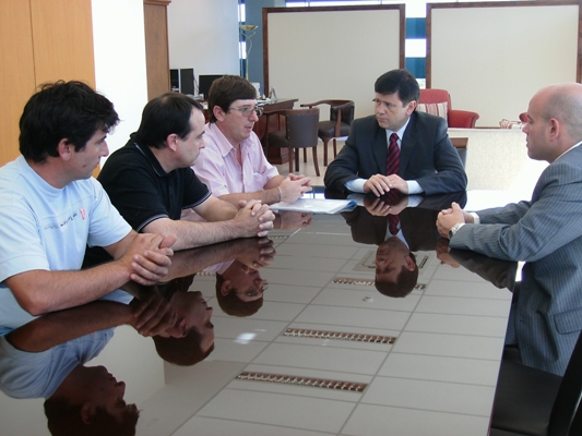 Eduardo Mones Ruiz, se reunió con representantes Asociación Bomberos Voluntarios de Unión