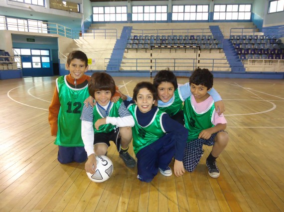 Con 5 encuentros de fútbol 5 de la categoría 2000-2001 los intercolegiales 2012 “Integración y Amistad”, cerraron la primera semana de actividades en Villa Mercedes.