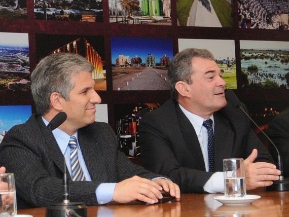 El gobernador, CPN. Claudio Poggi, junto al representante de la Nación, González Gaviola.