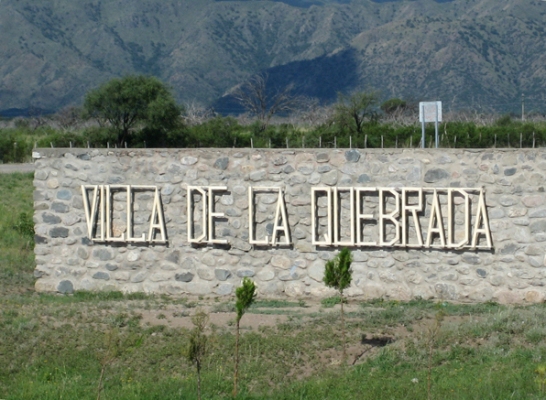 Ingreso a Villa  de la Quebrada