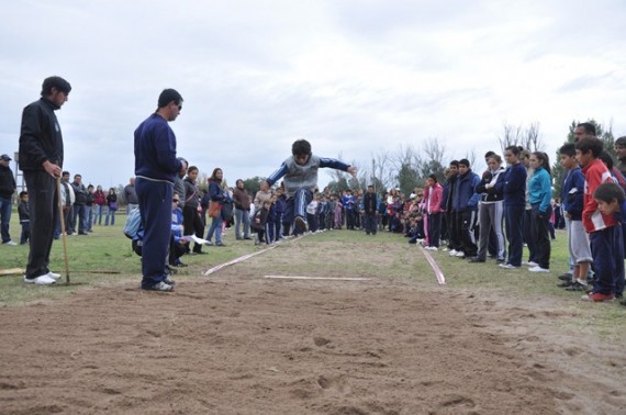 Salto en largo, fue una de las pruebas realizadas durante este martes.