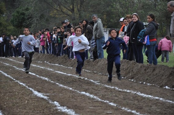 Alrededor de 300 chicos participaron de las primeras competencias en Justo Daract.