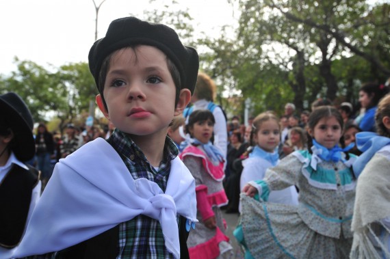 El desfile fue encabezado por los alumnos del nivel inicial.