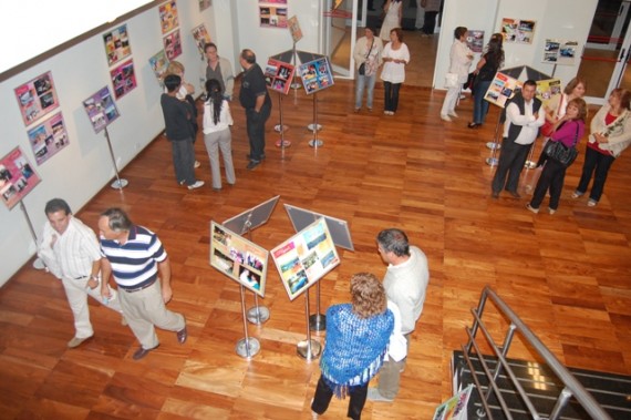 Las actividades en el Centro Cultural Puente Blanco incluyen, entre otras cosas, una muestra fotográfica