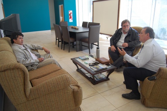 El dirigente de Unión, Fabián Cuello, y el diputado Arnoldo Schultz, junto al ministro Eduardo D'Onofrio.