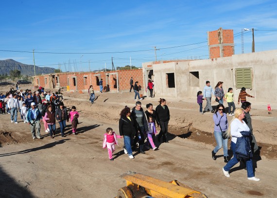 Con gran entusiasmo las familias visitaron las obras en las que se edifican sus futuras viviendas.