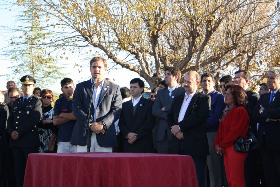 Felipe Tomasevich suscribió ayer un convenio de administración del recurso hídrico, con el consorcio de regantes de Santa Rosa 