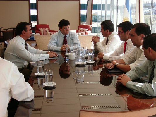 El ministro, Eduardo Monez Ruiz, reunido con representantes del Colegio de Abogados