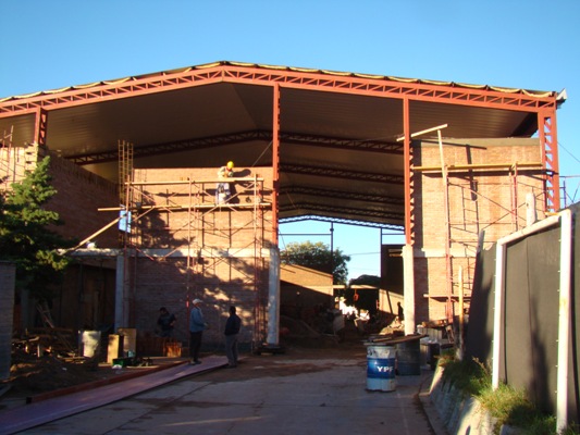 La obra del SUM de la EPET 18, ya tiene un avance del 70%.