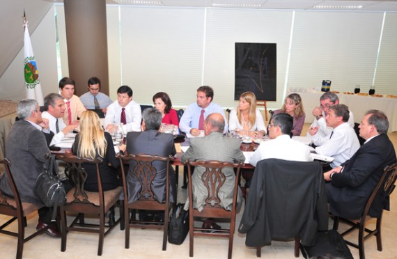 Poggi coordina la reunión de ministros en Terrazas del Portezuelo