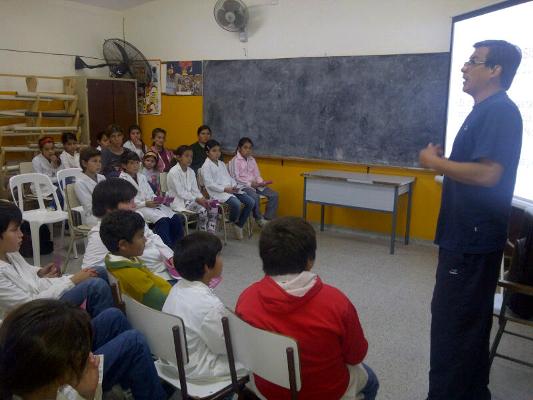 El taller sobre hidatidosis estuvo dirigido a alumnos y personal docente de la escuela Nº 220 de Las Palomas.