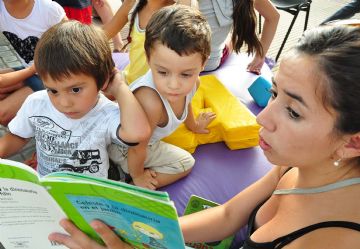 La propuesta es de la Municipalidad local. La Universidad ofrece talleres de arte y juego, ajedrez y módulos interactivos de ciencia.