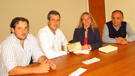 La ministra de Deportes, María Celia Sánchez, junto a Horacio Giunta, presidente de la Unión de Rugby San Luis.