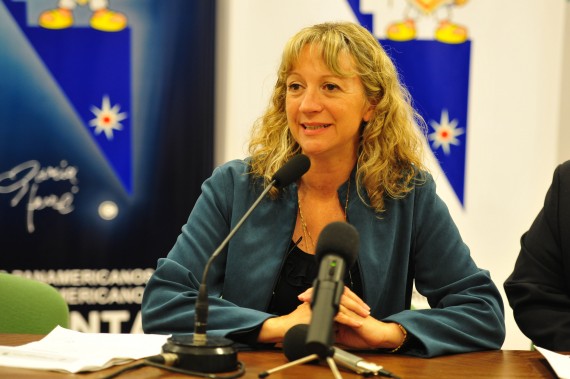 La ministra de Deportes, María Celia Sánchez, durante la conferencia de prensa.
