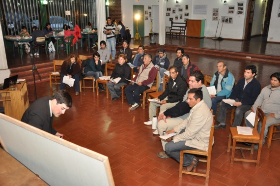 El curso de poda se realizó en el Centro Cultural de Juana Koslay.