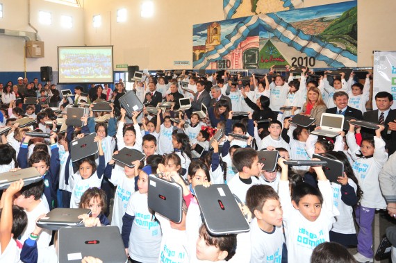 Fueron 341 los alumnos de la escuela Rosenda Quiroga que recibieron sus netbooks este martes.