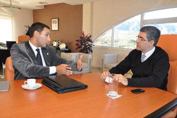 Salomón y Munizaga durante la reunión en el rectorado.