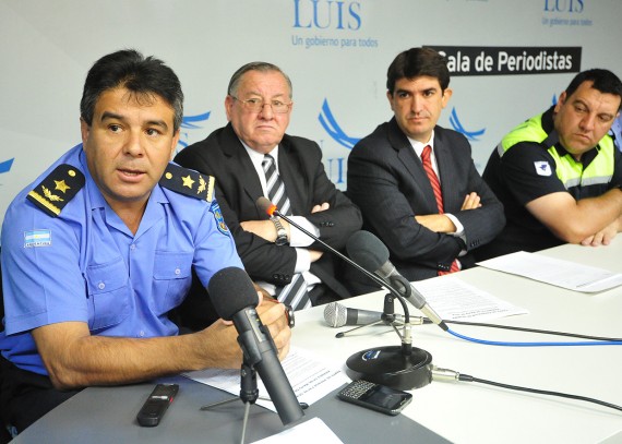 La conferencia de prensa, estuvo a cargo del jefe del Programa Seguridad y Planeamiento, Diego Masci; el feje de la Policía Provincial, Miguel Ángel Ubieta; el comisario Walter Cuello, responsable del operativo; el jefe de Tránsito de la Policía Provincial, Claudio Latini y el jefe de la Policía Caminera, Marcelo Balbo.