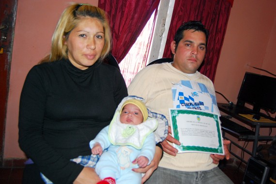 Ángel Aguilera vive actualmente con su familia, compuesta por 9 integrantes en una vivienda propiedad del padre de su esposa.