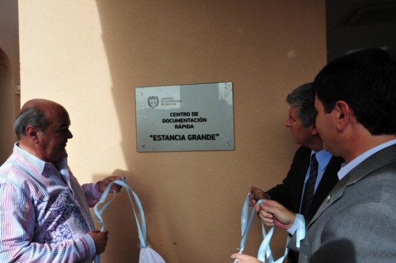 El Gobernador inauguró el Centro de documentación rápida en Estancia Grande.