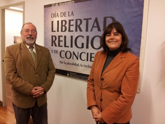 El pastor Rubén Scotti, junto a la directora General del Registro Nacional de Cultos, Andrea De Vita.