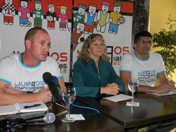 La ministra de Deportes, María Celia Sánchez, junto a Omar Burneo y Silvio Leyria