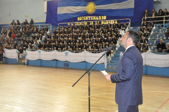 El ministro de Educación, Marcelo Sosa, culminó con sus actividades en el día de ayer presenciando el acto de jura de la bandera.