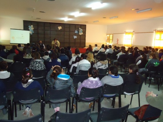 Los alumnos del Hogar Escuela de Villa Mercedes, escucharon con atención la exposición sobre Derechos Humanos.