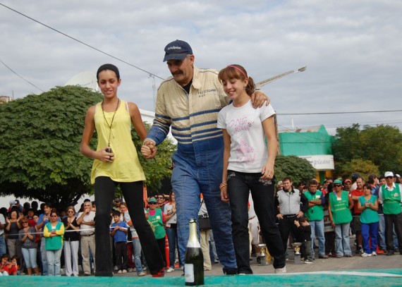 Junto a sus hijas Anita y Belen.