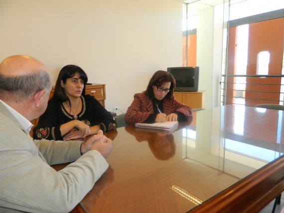 El intendente de Desaguadero, Ramón Frade, y la jefa de Coordinación de Políticas Sanitarias, Ana Fajardo,en reunión con la ministra de Salud, Teresa Nigra.