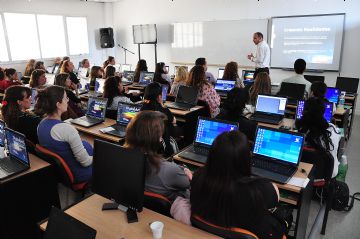 Capacitan a docentes en el uso de la plataforma virtual de aprendizaje