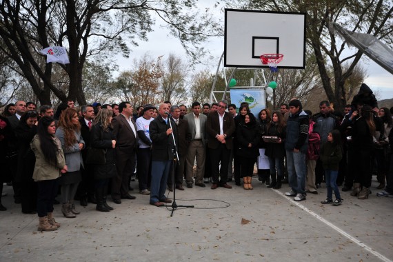 Este viernes se inauguró un nuevo playón deportivo, Puerta de los Venados, en la ciudad de Juana Koslay.