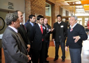 El director de la Planta, Marcelo Miniati (derecha), explicó los procesos de producción de la firma.