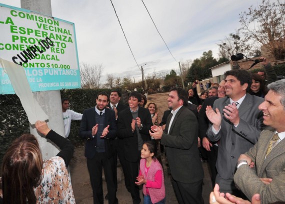 Los vecinos nucleados a través de la comisión vecinal ‘La Esperanza’ participaron activamente del acto de inauguración de la obra de conexión de la red cloacal